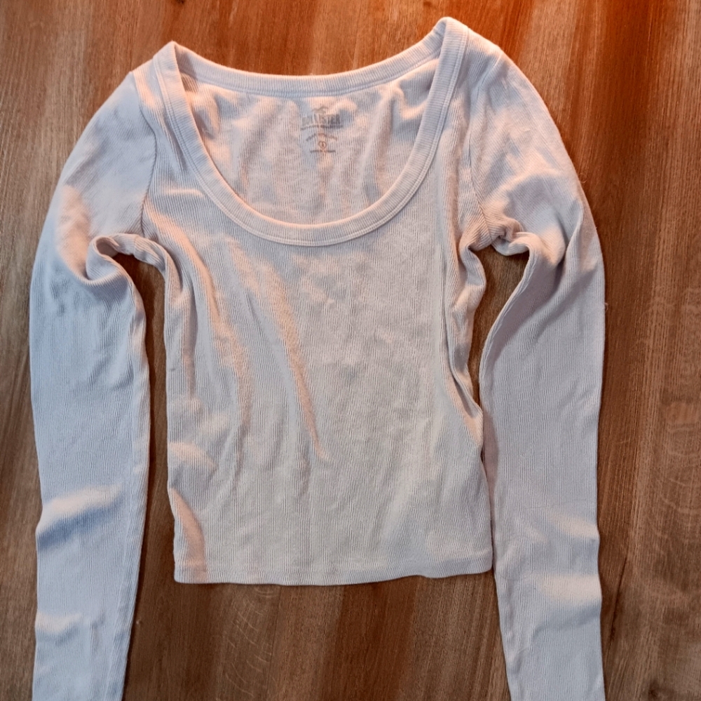 Holister crop top, stretchy ribbed material off white scoop neck